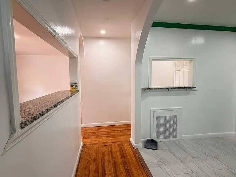 Entryway/kitchen