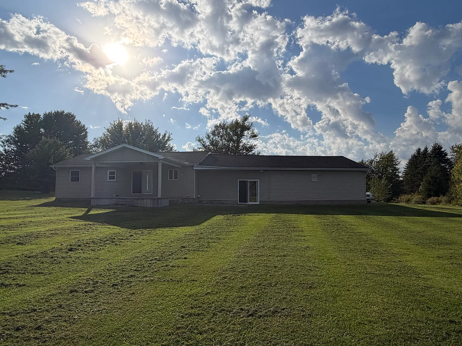 3 bed, 1200 sqft, $1,850 — Photo 3