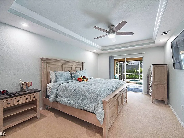 5007 SW 27th Ave — Photo 15
