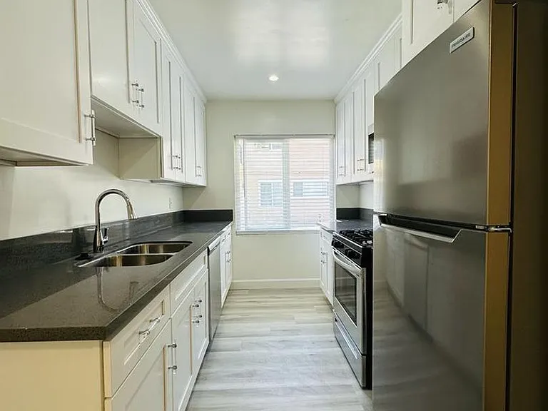 4021 Stevely Ave — Photo 22