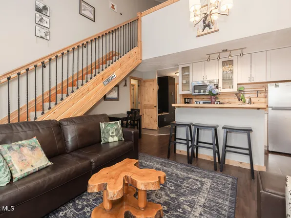 62927 US HWY 40 (door 547 & 549), Granby, CO 80446