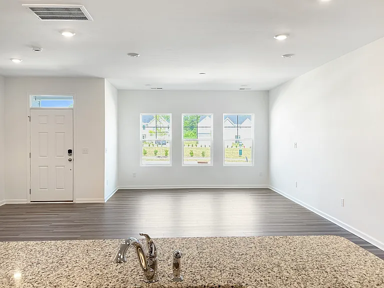 252 Marelli Dr — Photo 2