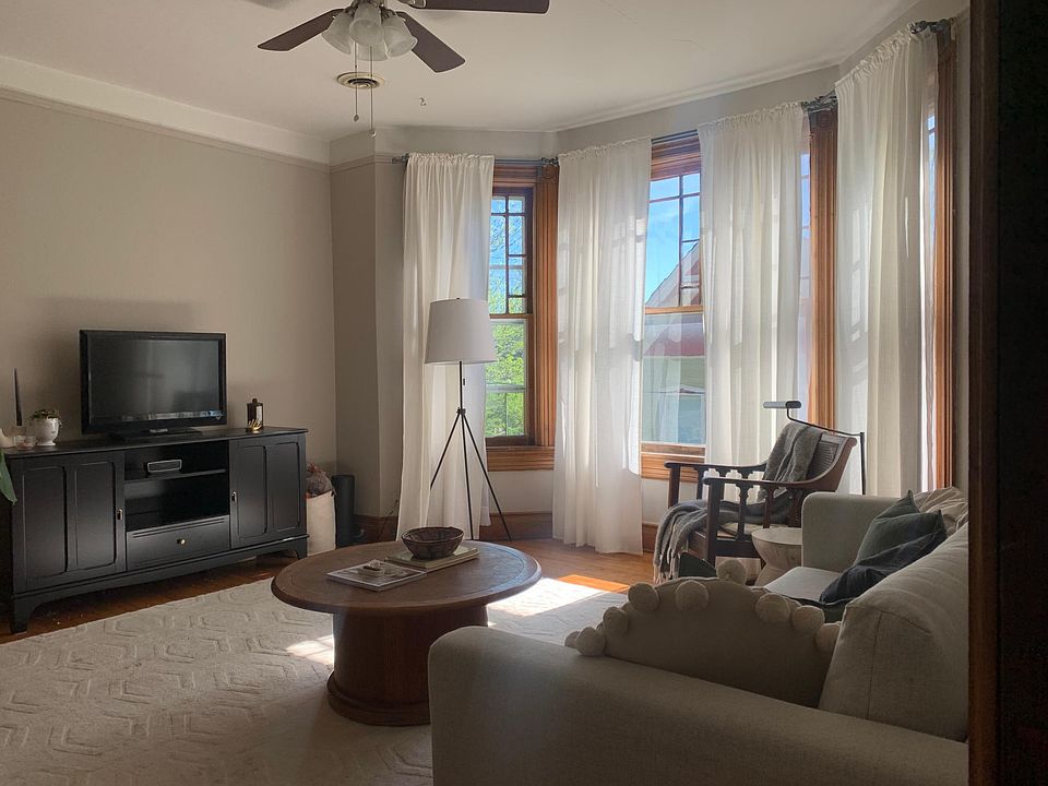 1st image of 605 W Huron St