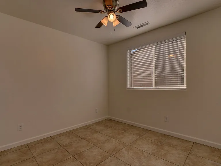 3027 N Corrine Dr — Photo 15