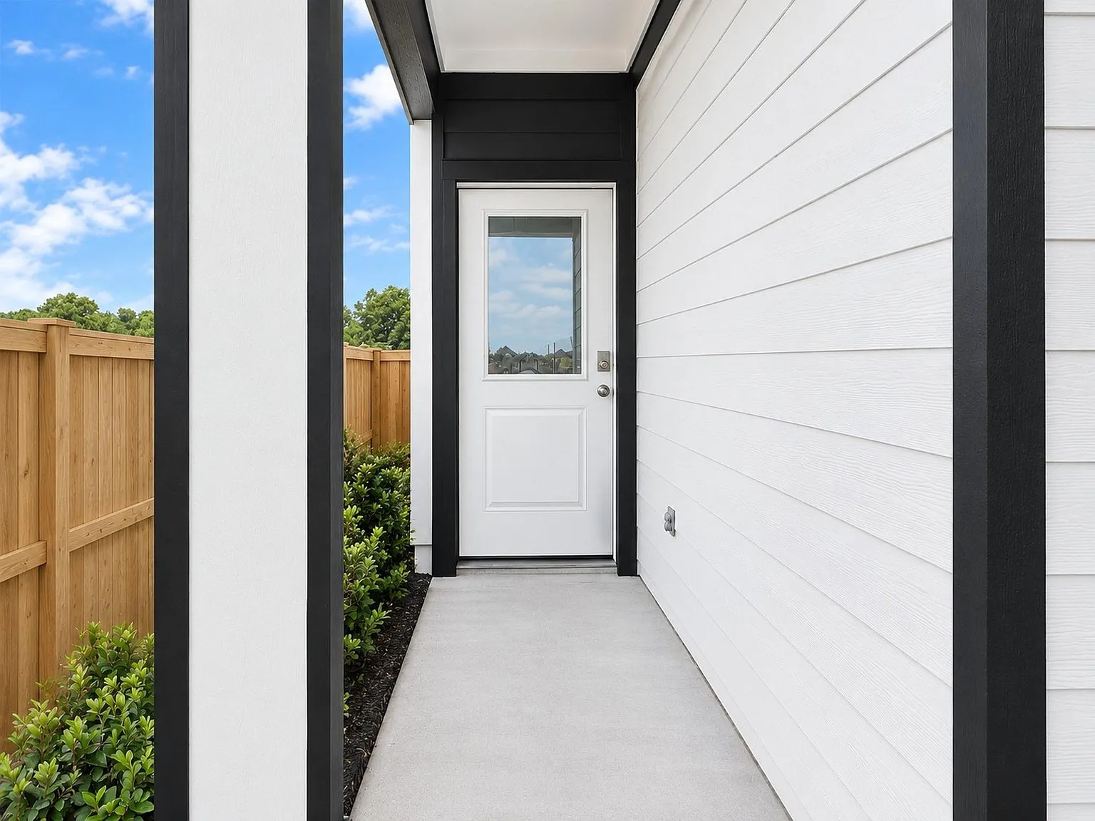 3 bed, 2.5 bath, 1913 sqft, $2,300 — Photo 2