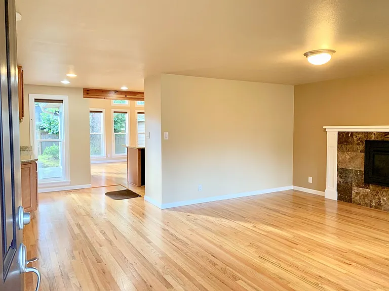 405 167th Ave SE — Photo 2