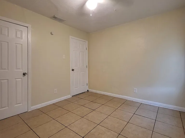1112 Williamson Ave — Photo 4