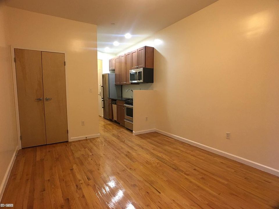 2nd image of 420 E 73rd St APT 5D