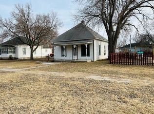 907 Elm St, Arapahoe, NE 68922