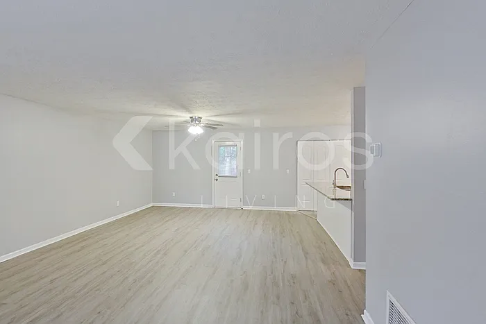 3 bed, 1.5 bath, 1084 sqft, $1,645 — Photo 2
