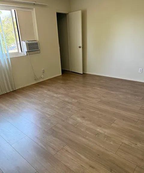 6660 Woodman Ave #306 — Photo 8