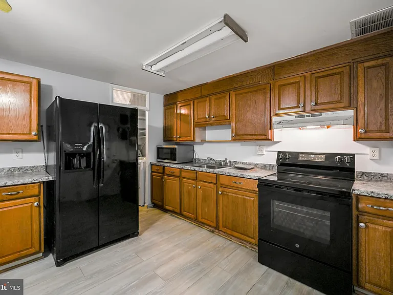 1610 Wentworth Ave — Photo 16
