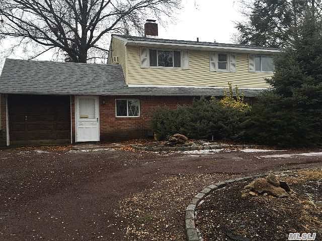 1st image of 6 Cloister Ln