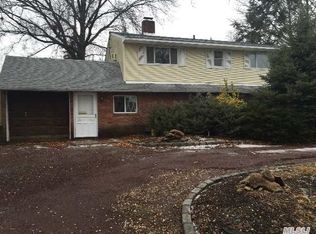 6 Cloister Ln, Hicksville, NY 11801