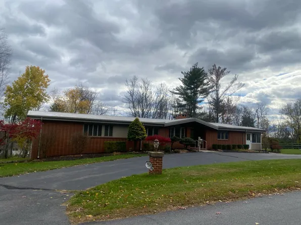 424 Mountain View Dr, Dallas, PA 18612