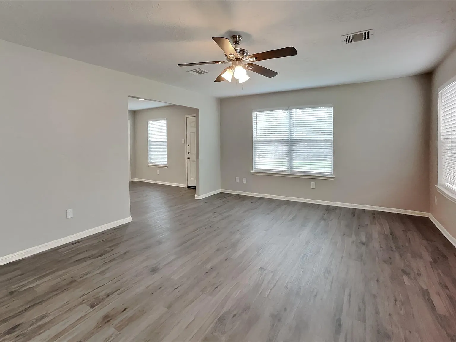 4 bed, 2.5 bath, 2060 sqft, $2,195 — Photo 3