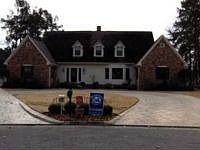 1st image of 10 Stratford Ln