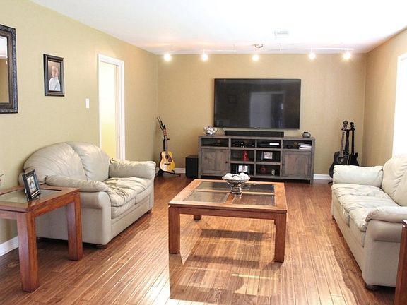 3rd image of 3411 W Louisiana Ave