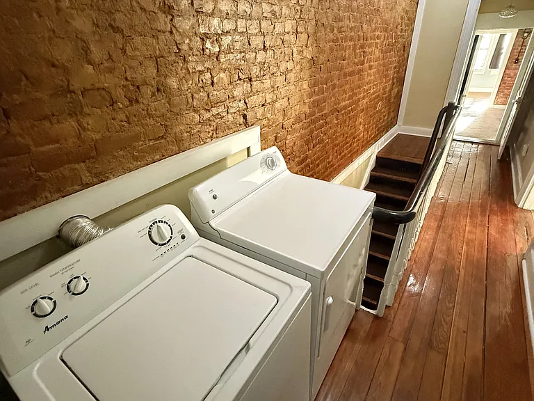 717 W Clay St — Photo 11
