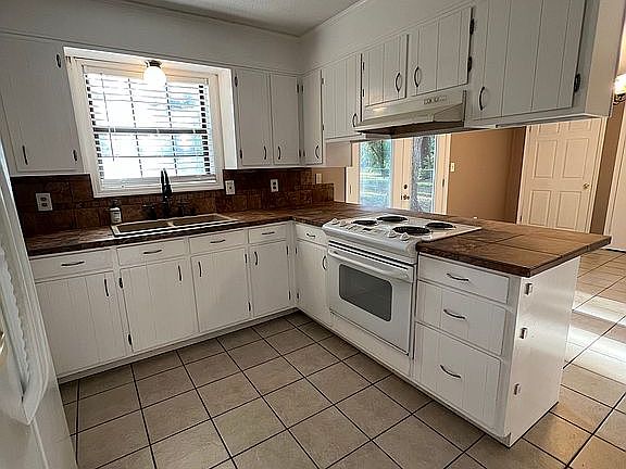 4th image of 4004 Danube Cir