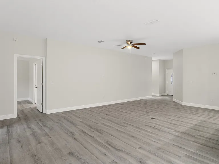 1005 Yale Ln — Photo 15