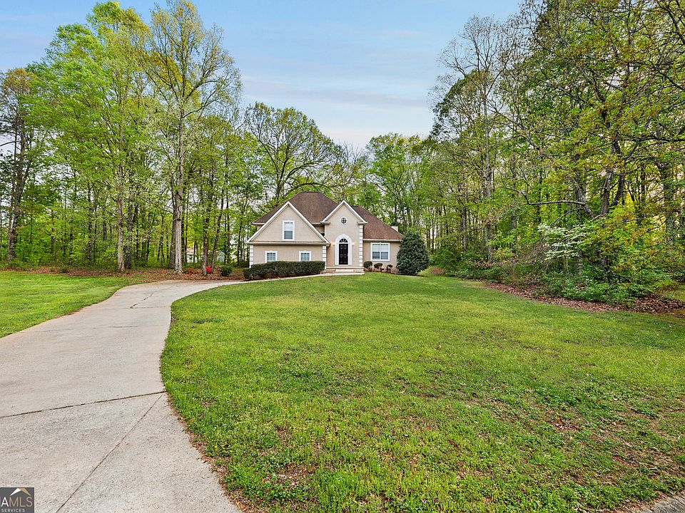1st image of 90 Montrose Ln