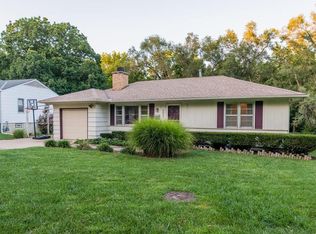 8521 Sleepy Hollow Rd, Kansas City, MO 64114