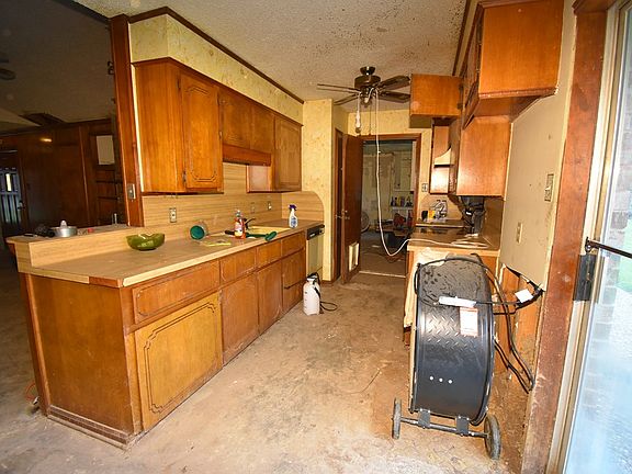 4th image of 30 Lower Colorado Dr