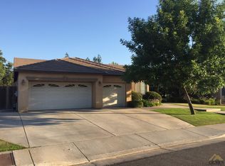 9401 Lake Victoria Dr, Bakersfield, CA