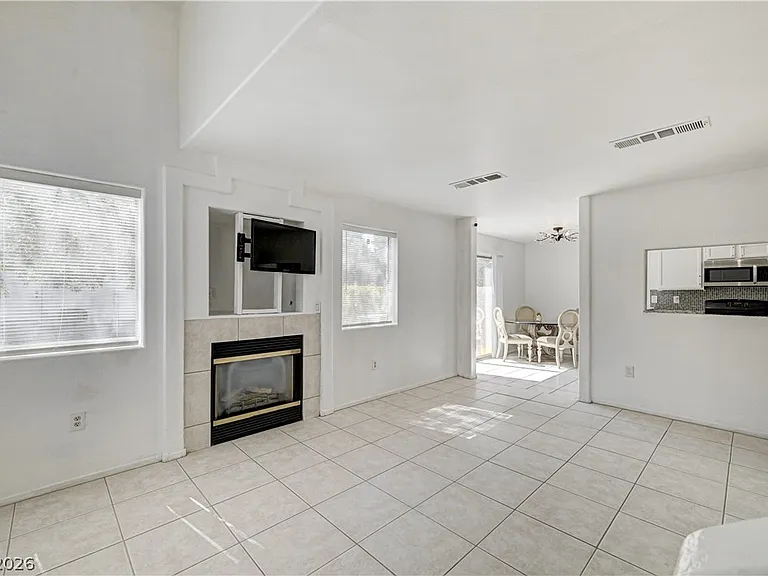 4040 Castle Cove Dr #4040 — Photo 6