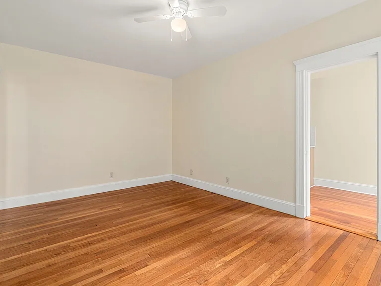 40 Linnaean St #11 — Photo 16