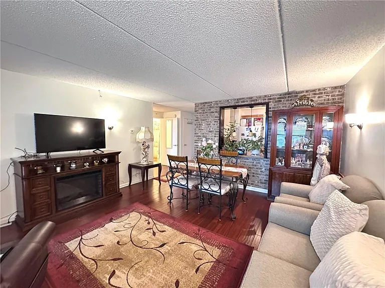7914 Rockaway Beach Blvd #3L — Photo 3