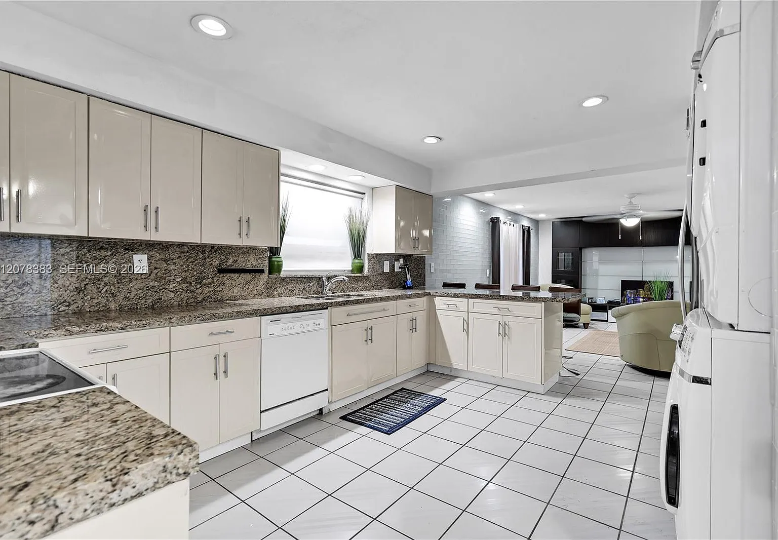 4 bed, 2408 sqft, $4,200 — Photo 2