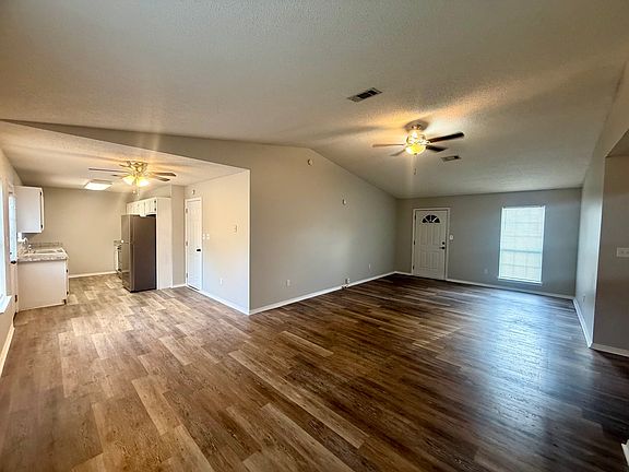 3rd image of 13907 Rockinghorse Ln