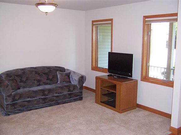 5th image of 296 Deerfield Ct