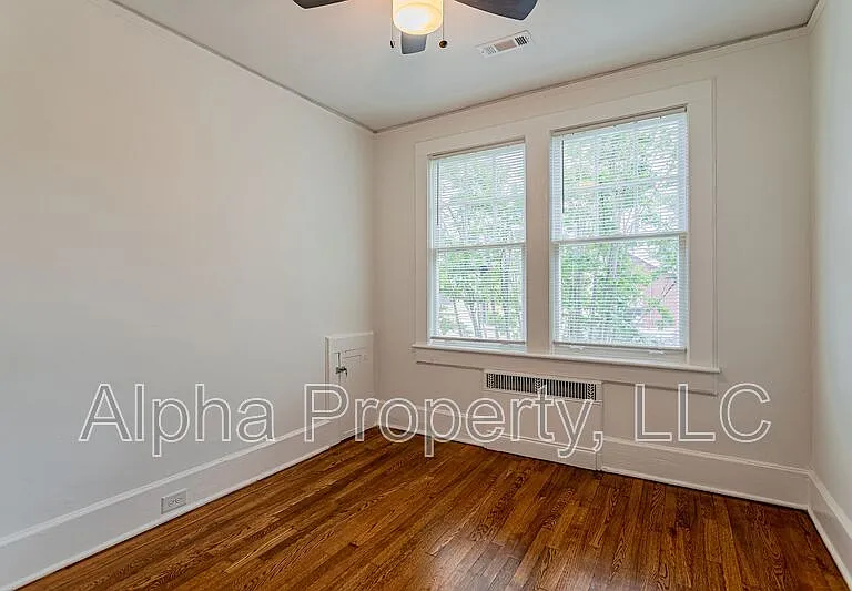 712 Augusta St — Photo 16