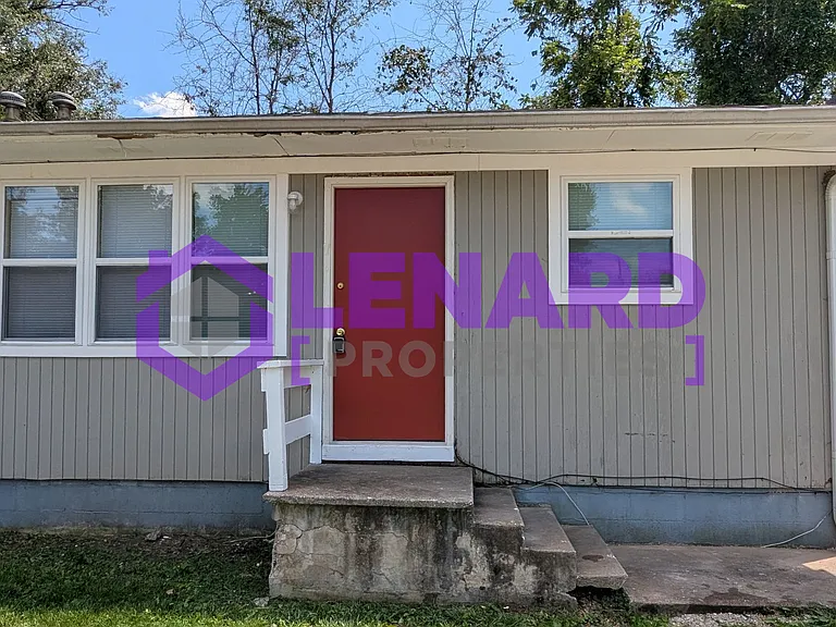 2224 N Clifton Ave — Photo 1
