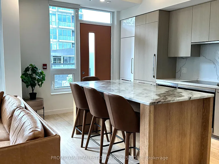 27 McMahon Dr #Townhouse 112 — Photo 3