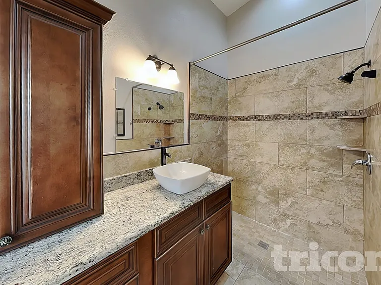 1115 Hardwood Dr — Photo 8