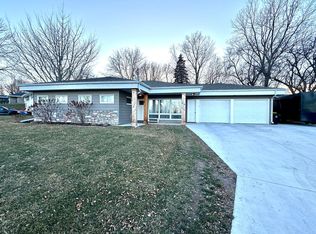 900 Fairview Ave, Windom, MN 56101