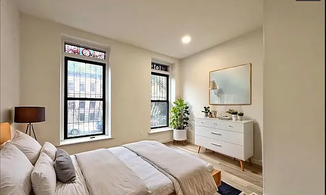 Rented by EXR | media 4