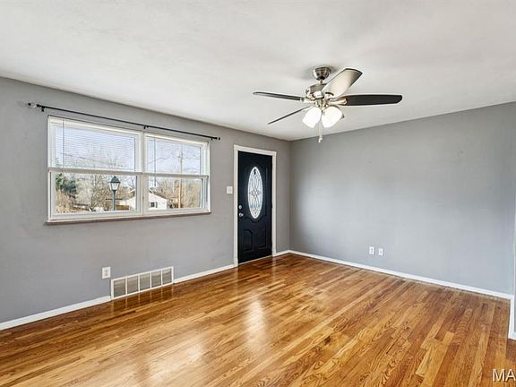 3rd image of 2949 Gladwood Dr