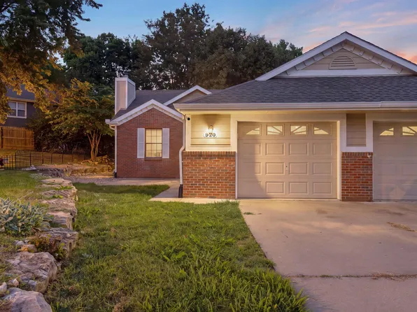 920 Christie Ct, Lawrence, KS 66049