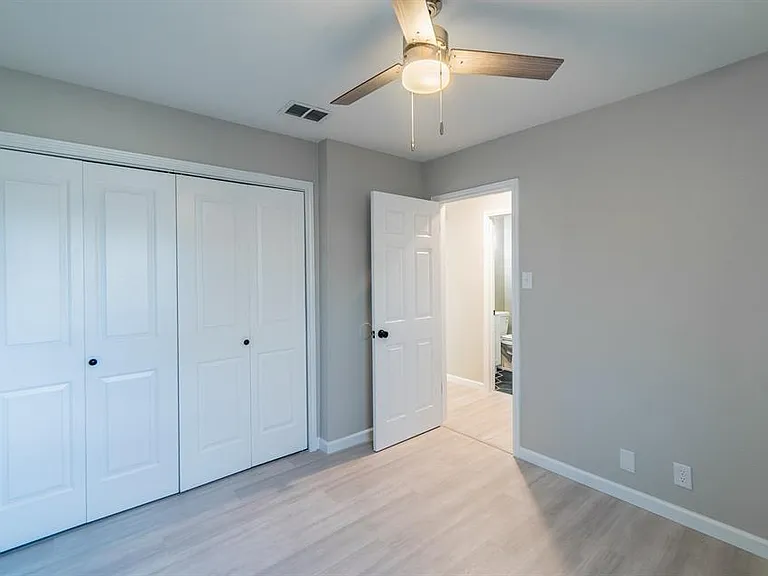 915 Sirocco Dr #B — Photo 6