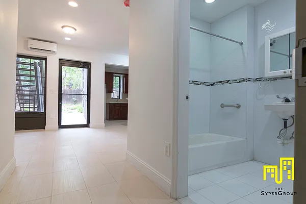 Rented by The Syper Group | media 16