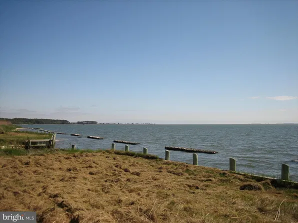 748 Seaview St, Greenbackville, VA 23356