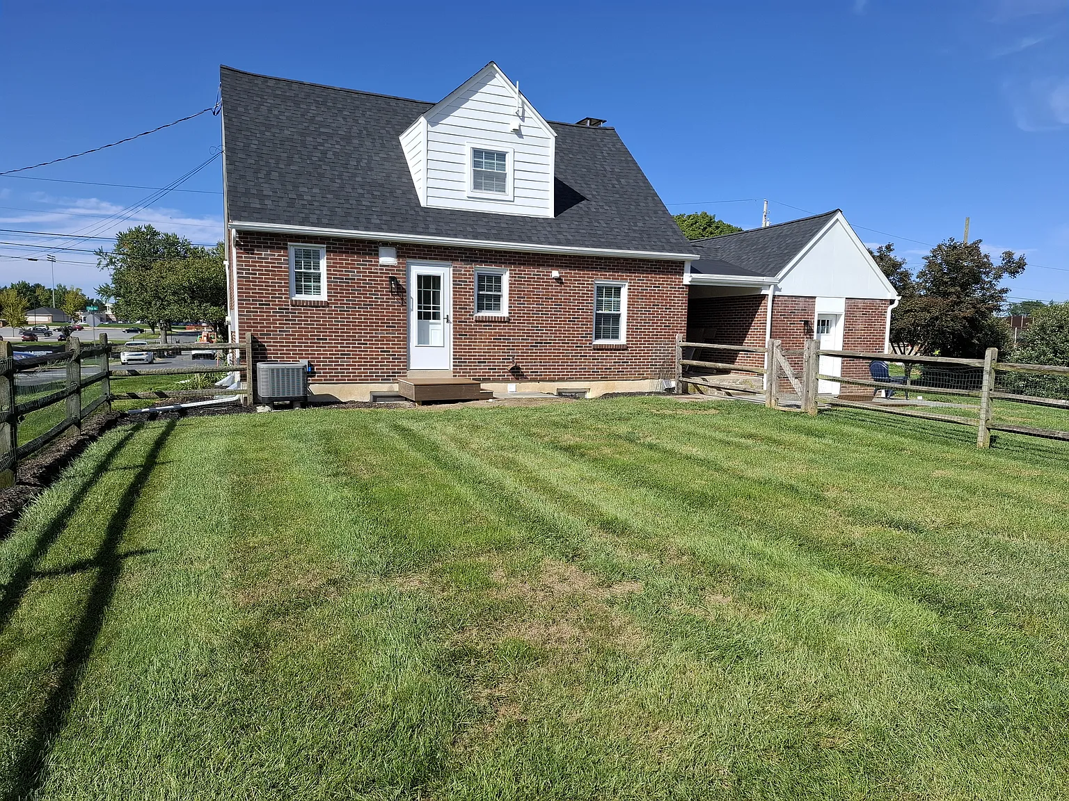 2 bed, 1.5 bath, 1209 sqft, $2,950 — Photo 2