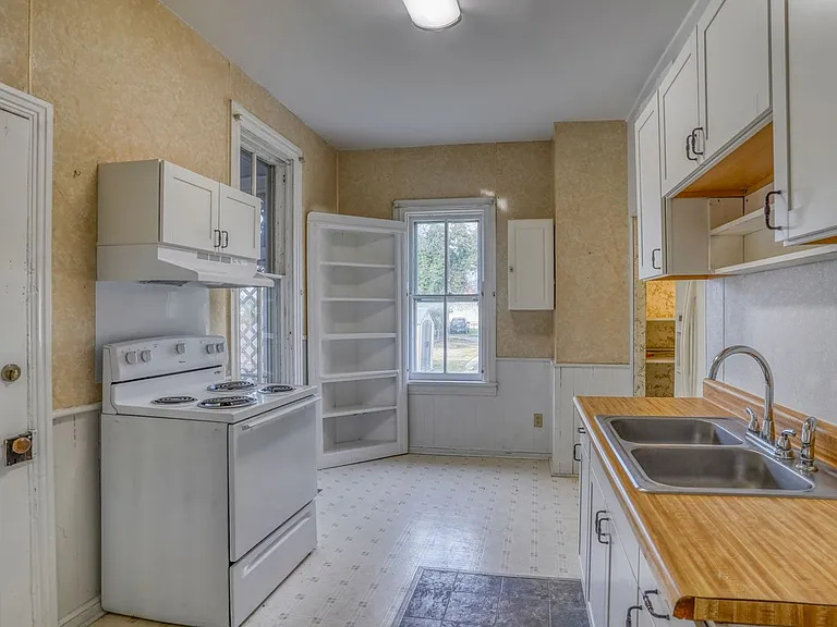 132 W Mount Vernon St — Photo 22