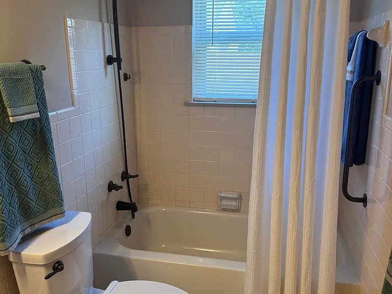 423 E 12th St #2 — Photo 5