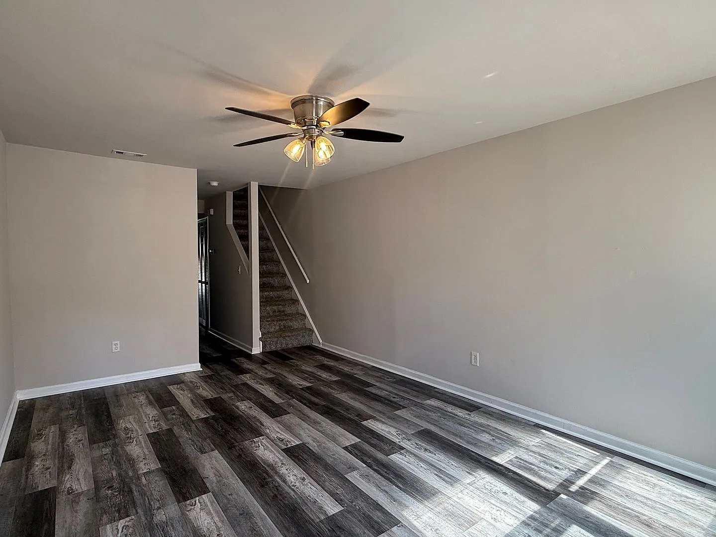 3 Bed townhome - Brookhaven — Photo 2